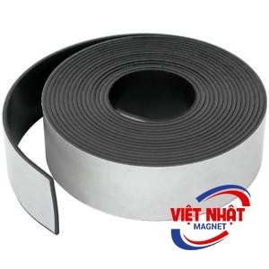 Nam châm cuộn dẻo có băng keo 50x17mm dài 10m