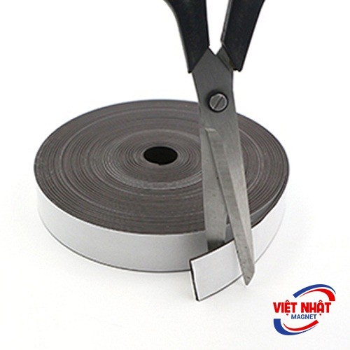 Nam châm dẻo 2x1,7mm có băng keo